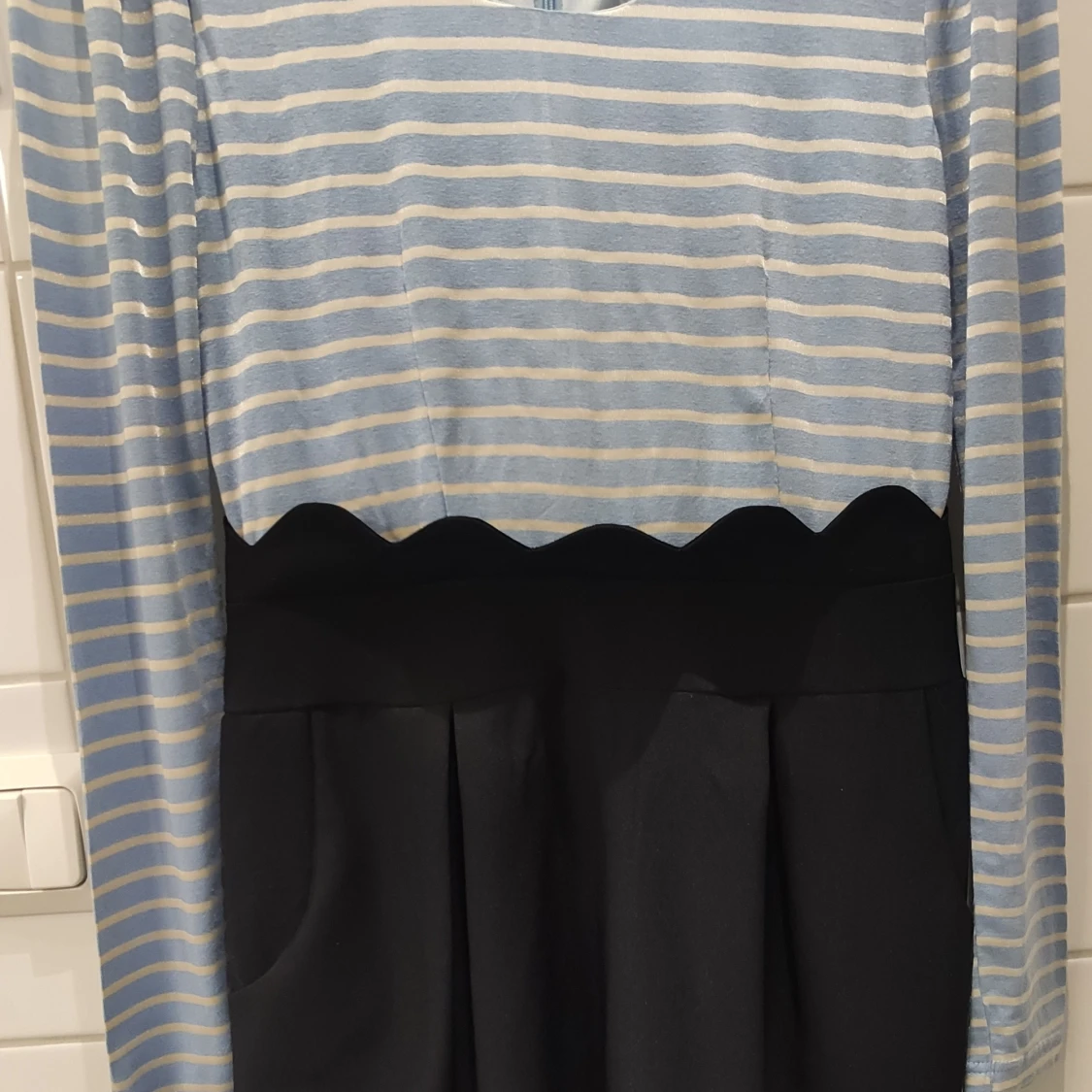 Söt figurformad dress - 90