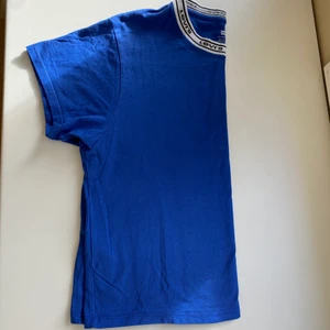 Levis t-shirt  - Säljer en Levis t-shirt storlek M. Väldigt fint skick, 100kr.