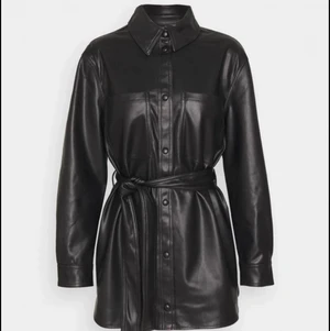 Skinnkappa - Helt ny skinnkappa i storlek M/S egna bilder kan skickas vid intresse samt att priset kan gå ner vid snabb affär 