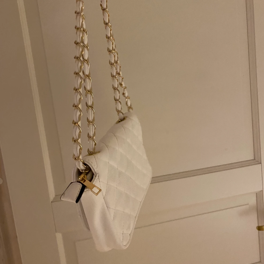 Snygg vit axelväska  - 90