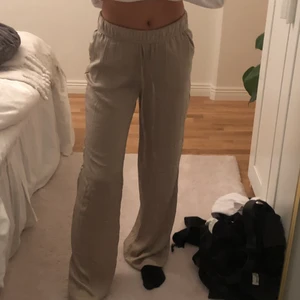 Linnebyxor - Väldigt snygga och bekväma linnelikande byxor i brun-beige färg 💗