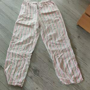 Pyjamas byxor i storlek 156-164 men stora i storleken så skulle säga xs-s