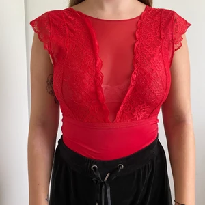 Spets body - Body ifrån Veromoda! Använd fåtal gånger! Inköpt för 299