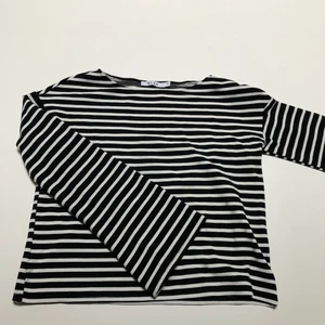 Randig tröja från NA-KD - Randig tröja från NA-KD bra skick ärmarna är lite vidare nertill inte kommit till användning så mycket!