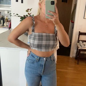 Söt rutig topp - Söt rutig topp använd ett fåtal gånger. Är lite osäker vilket märke den är från dock