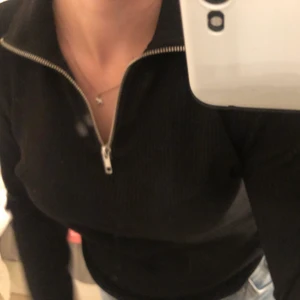 Tröja - En tröja från Bikbok. Nästan oanvänd. Köparen står för frakten ☺️