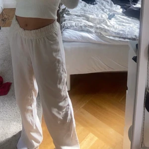 Hm - Säljer mina linnebyxor från HM som är för långa för mig, nyskick och sitter väldigt fint! 💞