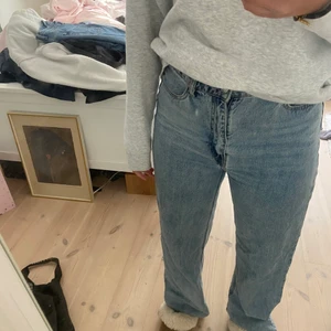 Jeans - Jeans i strl 40 från H&M, säljer pga för stora för mig. Är 168 cm lång:)