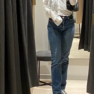 Mid waist raka jeans ❤️‍🔥 - Supersnygga jeans ifrån zara, strl 32 men passar en 34 ✨ frakten ingår 💞