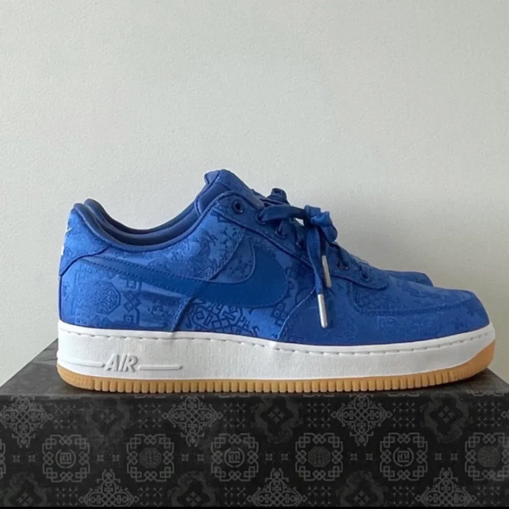 Nike Air Force 1 CLOT Blue Silk. DS. US 11.5/45.5. 3300kr. Meet-up in Stockholm available. No trade/exchange . Skor.