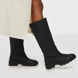 Stövlar  - Fina stövlar, aldrig använda köpta för 679 kr så säljer för 450  ✨ pris kan diskuteras 