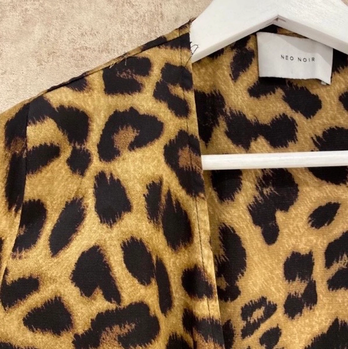 Snygg klänning i djurmönster 🐆 - 90