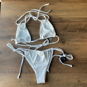 Bikini m kjol - Helt ny bikini från zaful. Den satt inte så bra på mig. Frakt ingår 