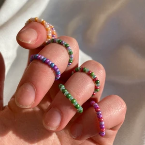 Mönstrade ringar - Fina mönstrade ringar🌷 du väljer storlek och färgkombination själv och den görs på beställning 🌸 vid köp av flera blir det paketpris🤍