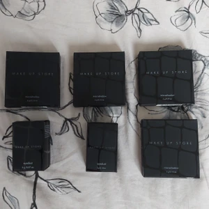 Nya podukter från the make up store  - Eyedust och mikroshadow. Alla produkter är helt nya i förpackningar. 1. Microshadow antique 90kr - nypris 125kr 2. Microshadow monochrome 90kr - nypris 125kr 3. Microshadow misty 90kr - nypris 125kr 4. Microshadow trioflash matt 240 kr - nypris 275kr 5. Eyedust dust 100 kr - nypris 135kr 6. Eyedust sliver glimmer 100kr - nypris 135kr 