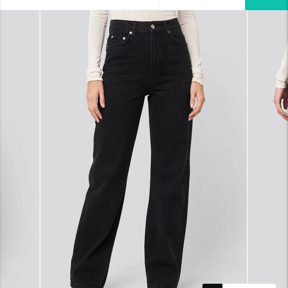 Svarta jeans från nakd som var för stora för mig (jag är 158 cm) storlek 38 och köpta av en tjej på plick. Ser ut som nya💕vill bara bli av med dom så kom med bud! . Jeans & Byxor.