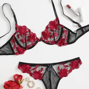 SHEIN Lingerie set - Super snygg underklädesset men tyävrr liten i toppen för mig :( frakt betalas av köpare!