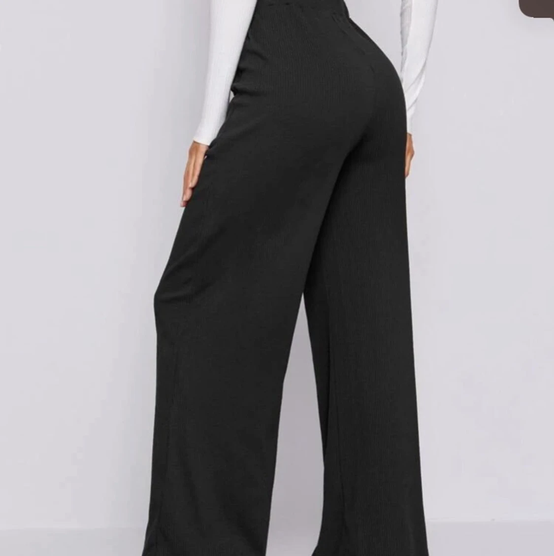 Svarta vida byxor - 90