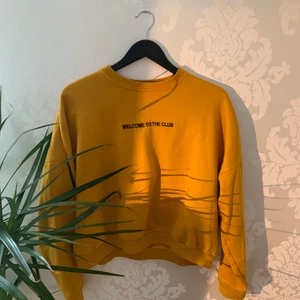 Stay tröja ”welcome till the club” - Stay tröja köpt på carlings, säljer då den inte används längre. Köpt för ungefär 2 år sedan. 