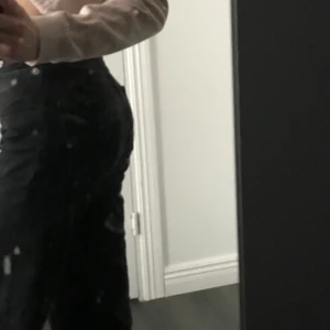 Fina vida jeans - Ett par svarta vida jeans som inte är använda så mycket✨💕