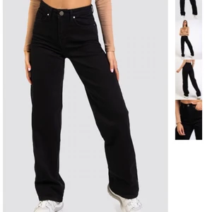 Svarta jeans - Svarta jeans från madlady i bra skicka, är lite gråare än vad första bilden visar, färgen syns tydligare på dom två sista. 