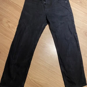Sweet sktbs jeans svart - Svarta relaxed/loose fit jeans från sweet sktbs  Storlek 34  Knappt använda