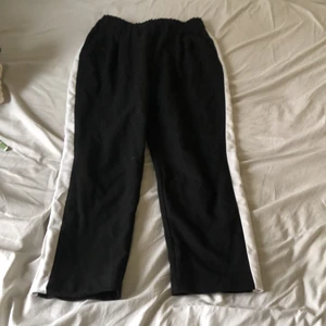 Zara byxor  - Väldigt mjuka kostymbyxor ifrån zara. Säljer pga förstora💗