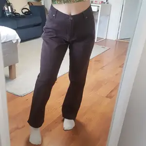 Dessa coola bruna vintage jeans. Köptes förra året när jag var i London men användes inte så säljer nu. Köp direkt för 250kr