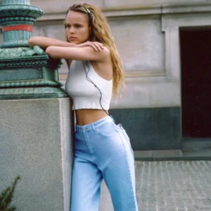 Zara jeans - Säljer dessa jätte sköna och fina jeans, använt nån fåtal gång så typ i nyskick, skulle passa nån som är runt 170 cm, nypris är 400kr men säljer dem för 220 (+ frakt på 66kr)