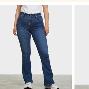 Bikbok jeans - Säljer dessa jätte fina mörkblåa jeans från bikbok som tyvärr är för stora för mig, skulle säga att dem är storlek S och skulle passa nån på 170 (+ frakt på 66kr)