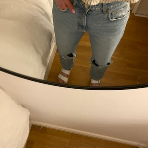 Zara jeans - Sjukt snygga Mom jeans från Zara. Storlek 38, passar även 34-36