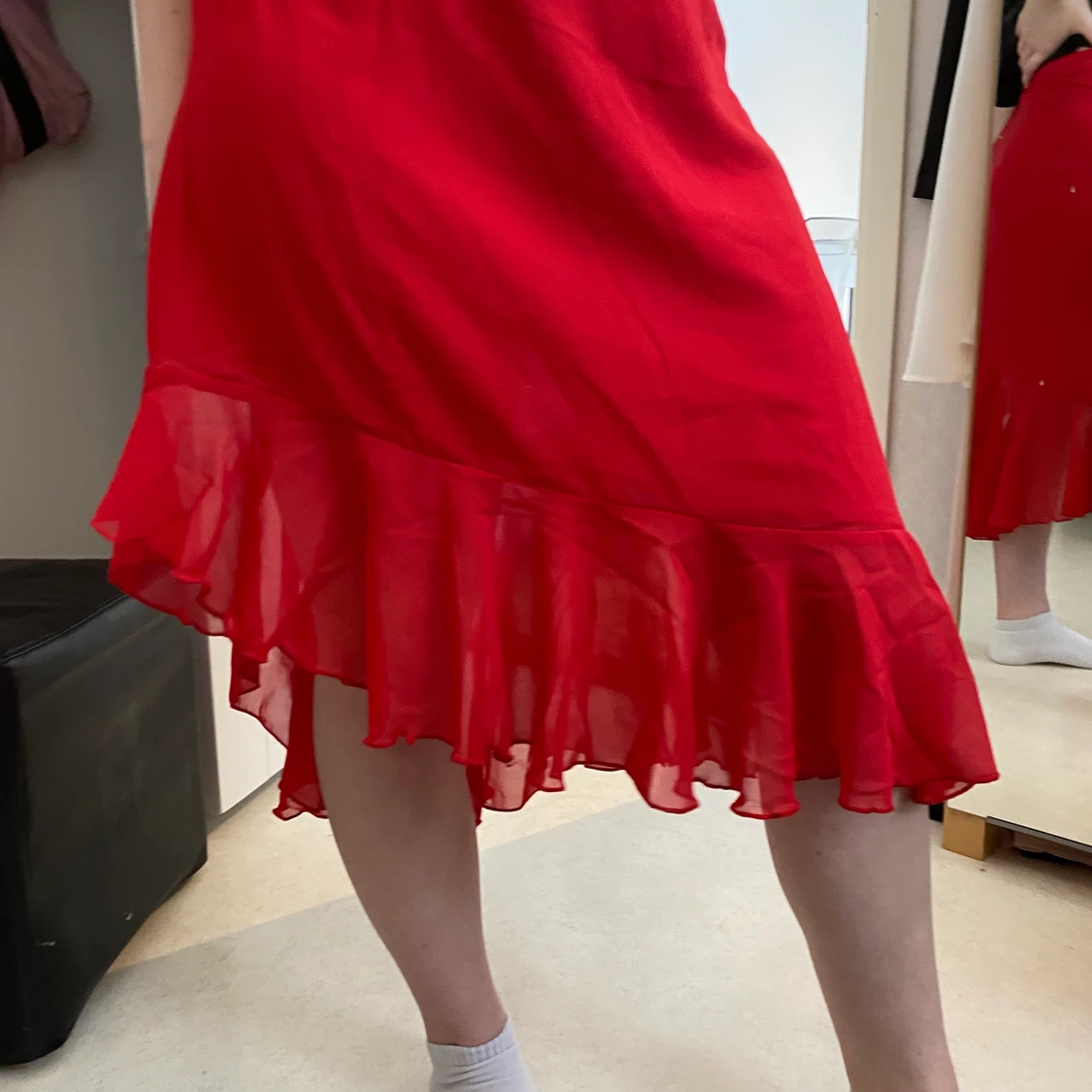 Röd kjol från NA-KD i uppskattad storlek 38/40 - 91