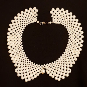 Vacker pärlkrage - ♥️FÖRST TILL KVARN♥️ En oemotståndlig vacker krage~halsband av pärlor. Vintage✨ I jättefint skick, gör nästan ont att se den gå men den förtjänar en mer älskande ägare🥲💔😍 Vill bli av med ASAP! Säljer:140kr +frakt💕