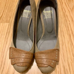 Damskor - Made in Korea Endast använda en gång Stl 36,5  Endast avhämtning eller post med fraktbetalning