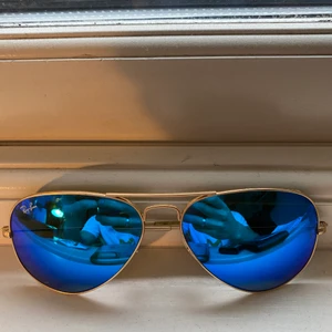 RayBan Solglasögon  - Skick 9/10, knappast använda