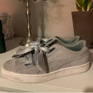 Puma skor - Fina äkta puma skor, lite smutsiga men inte slitna. 