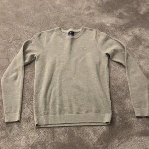 Gant tröja  - Snygg gant tröja. Använda inte länge och har blivit för liten. Buda från 220kr eller köp direkt för 300kr. Köparen står för frakt!