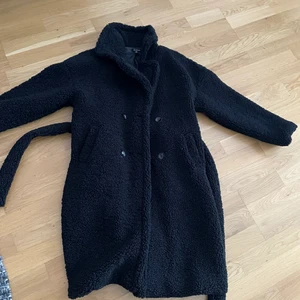 Xs/S - Jätte fin Teddy kappa använd väldigt få gånger. Kappan är som ny inga skador osv. För mer info/bilder hör gärna av dig!