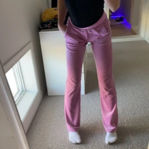Juicy  - Intresse koll om någon skulle vilja byta mina rosa juicy byxor i xxs mot ett par gråa eller mörk blåa i xxs:)