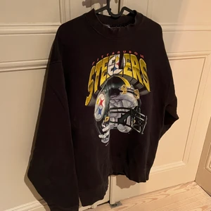 Beyond Retro tröja - Beyond Retro tröja som är köpt för ett tag sedan! Några små deffekter på kragen men inget som märks av markant! Storlek M/L🦾