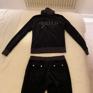 Juicy couture sätt - Säljer detta super fina sättet från juicy couture för det inte kommer till användning💗köp direkt för 900+gratis frakt