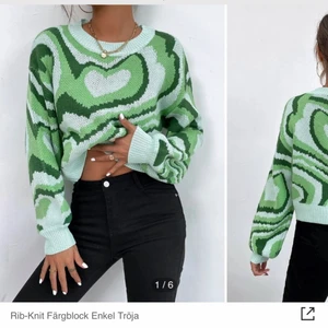 Grön stickad tröja - Säljer denna fina gröna stickade tröjan från shein då den tyvärr aldrig kommit till användning. Fint skick och väldigt bra kvalitet faktiskt. Skriv privat för fler bilder eller intresse❤️