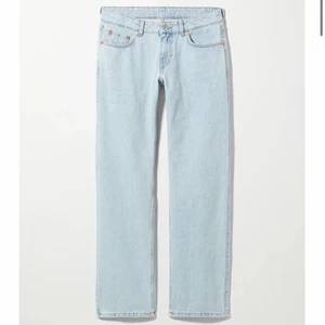 Weekday jeans  - Jättefint skick! Kan skicka bild på hur dom ser ut på. Storlek W28 L30. Modellen arrow low waist. Nypris 500kr