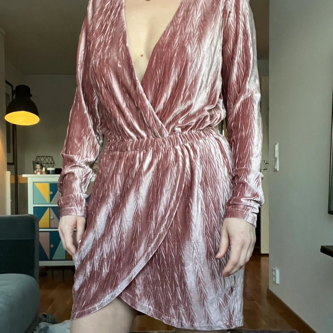 Rosa sammetsklänning  - 90