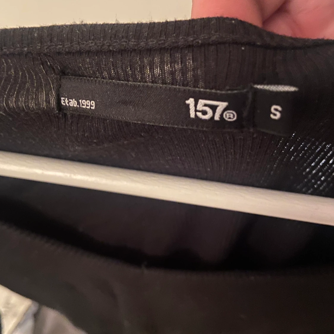 Svart u-ringad topp - 90