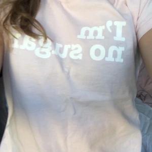 Jerzees  - T-shirt som ej kommit till användning pga texten men fin ändå! Kontakta för fler bilder. PS den är köpt veldigt dyrt så ni ska nog passa på