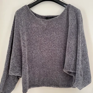 Oversized tröja  - Väldigt fin och skön tröja från Zara, färgen är mer gröngrå men eftersom materialet är lite blankare får jag ingen exakt bild på det.