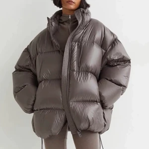 Dunjacka  - SÖKER!!!! Söker denna jackan från HM i storlek S!!!! Skriv till mig, kan betala bra!!🙏🏼🙏🏼🙏🏼