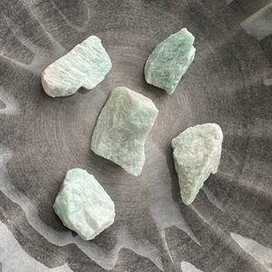 Rå amazonit  - Säljer dessa 5x rå amazonit! Äkta och ethically sourced. 🤍 köparen står för frakten 😁