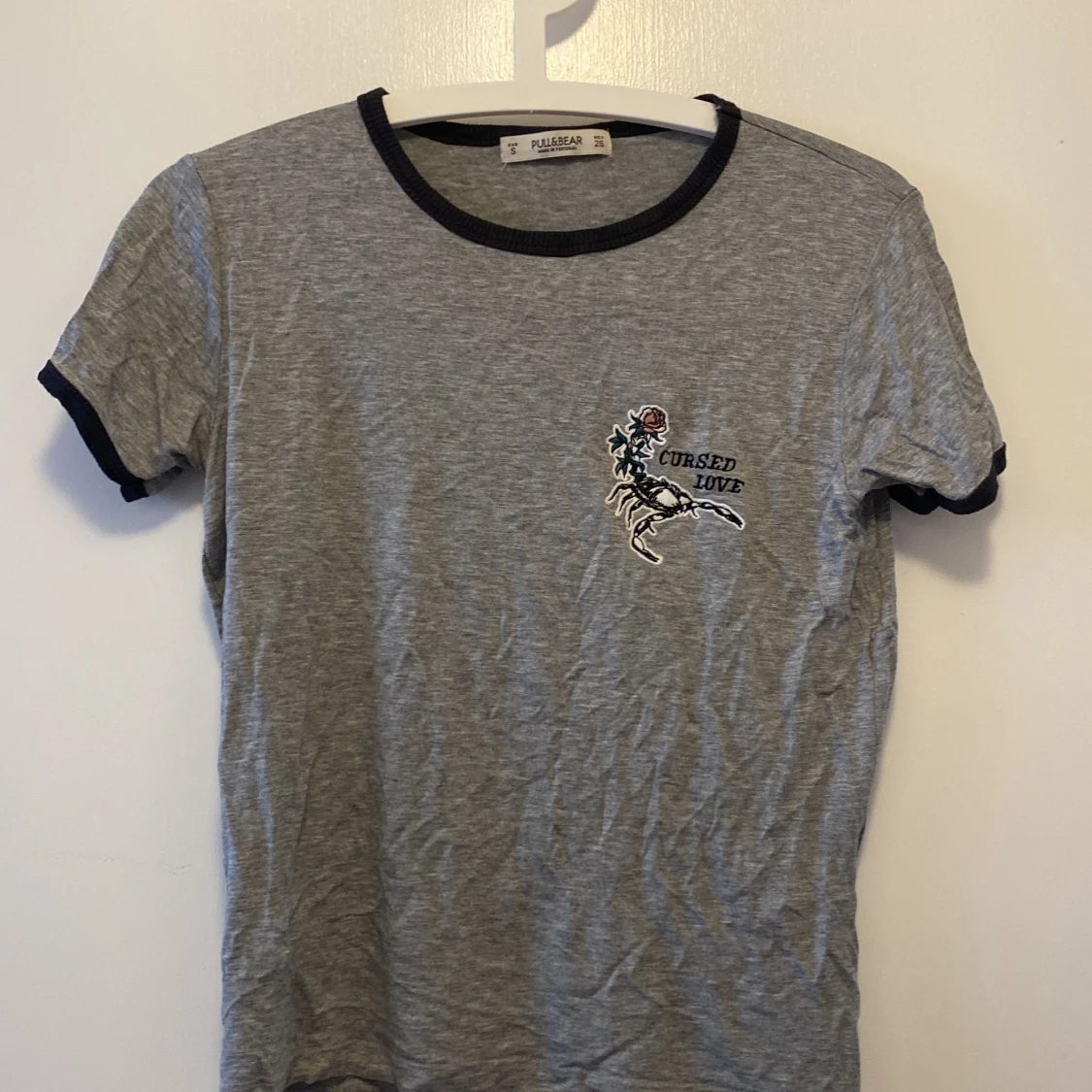 Mjuk T-shirt med detalj